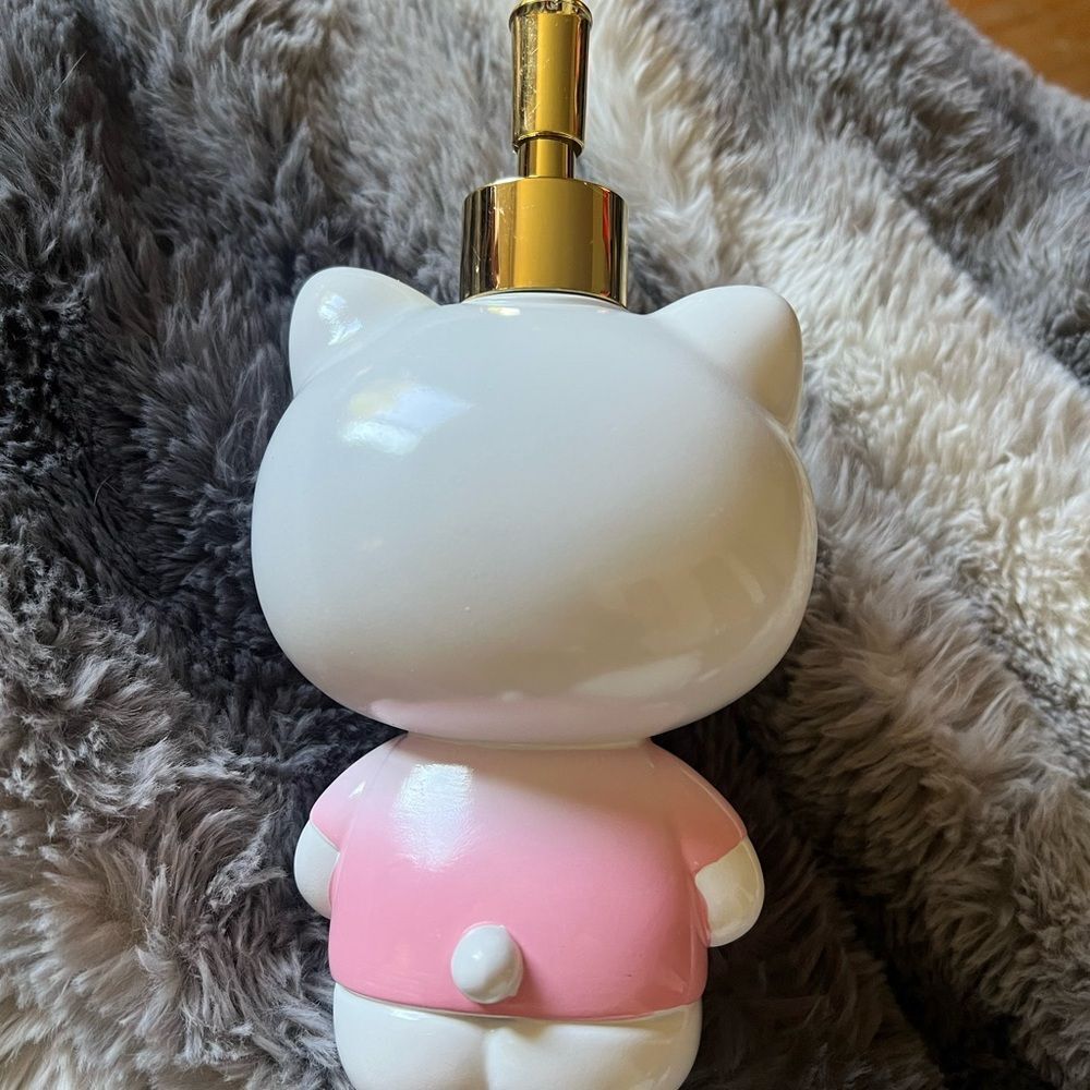 Hello Kitty Lotion Pump Dispenser - Picture 2 of 6